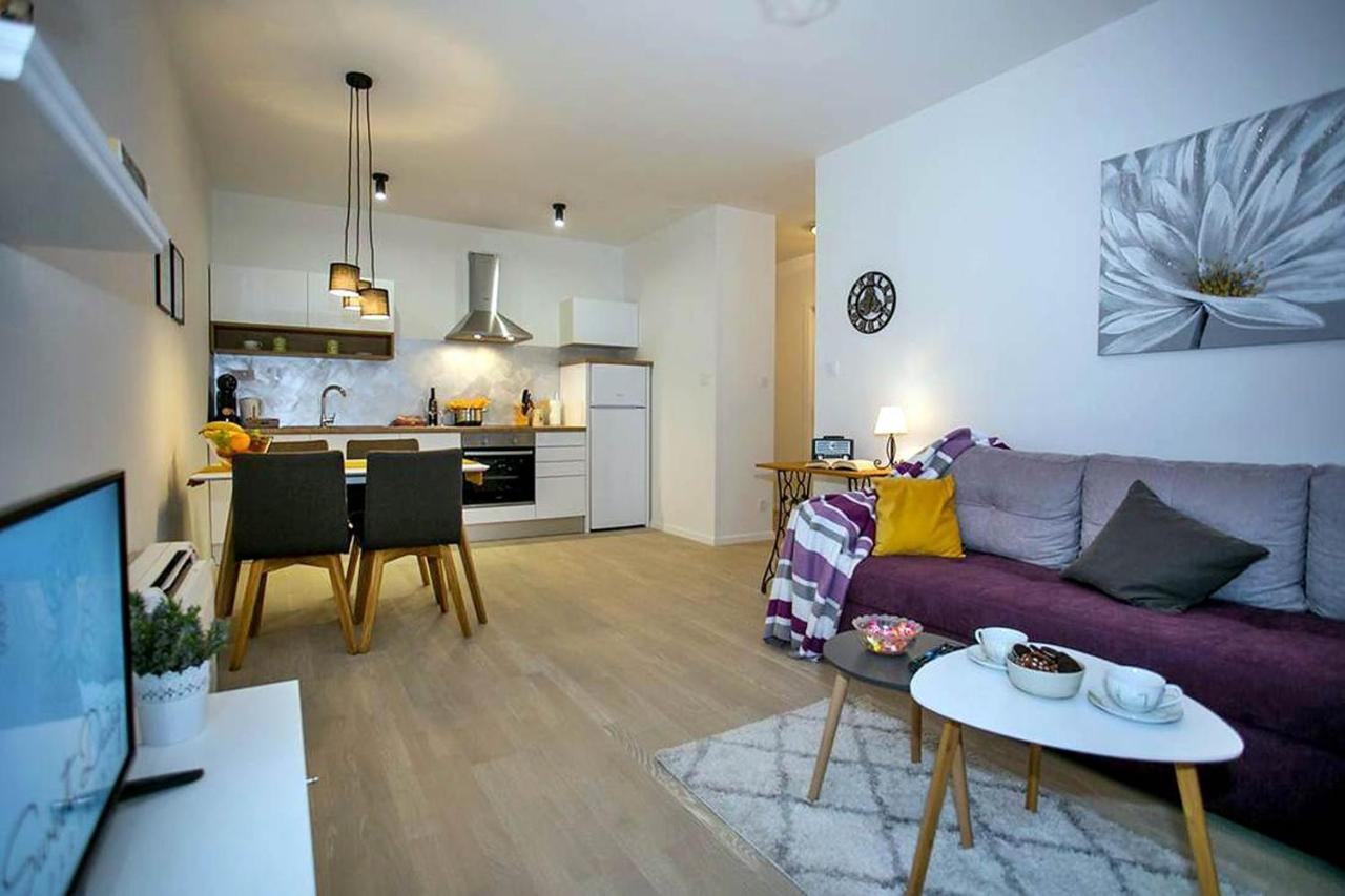 Apartment Sweet Daisy With Parking Zadar Bagian luar foto